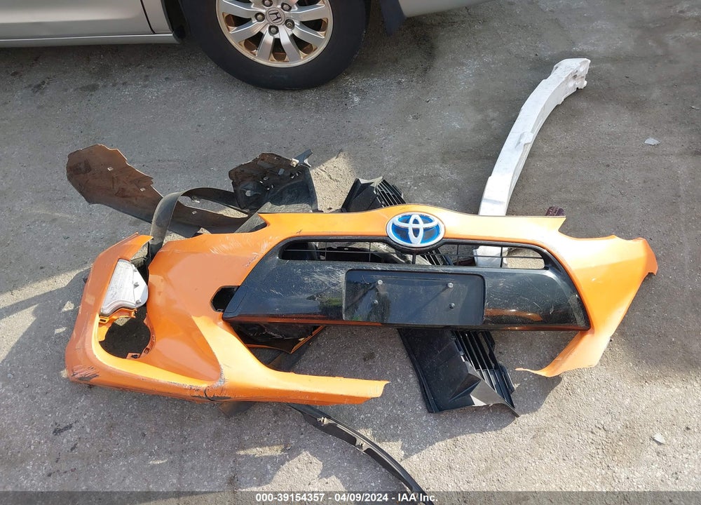 2015 TOYOTA PRIUS C TWO VIN: JTDKDTB30F1104674