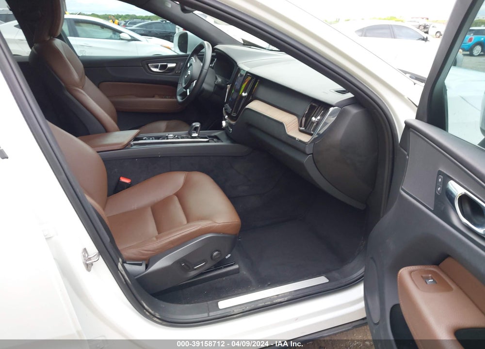 2022 VOLVO XC60 B5 MOMENTUM VIN: YV4L12DK7N1940179