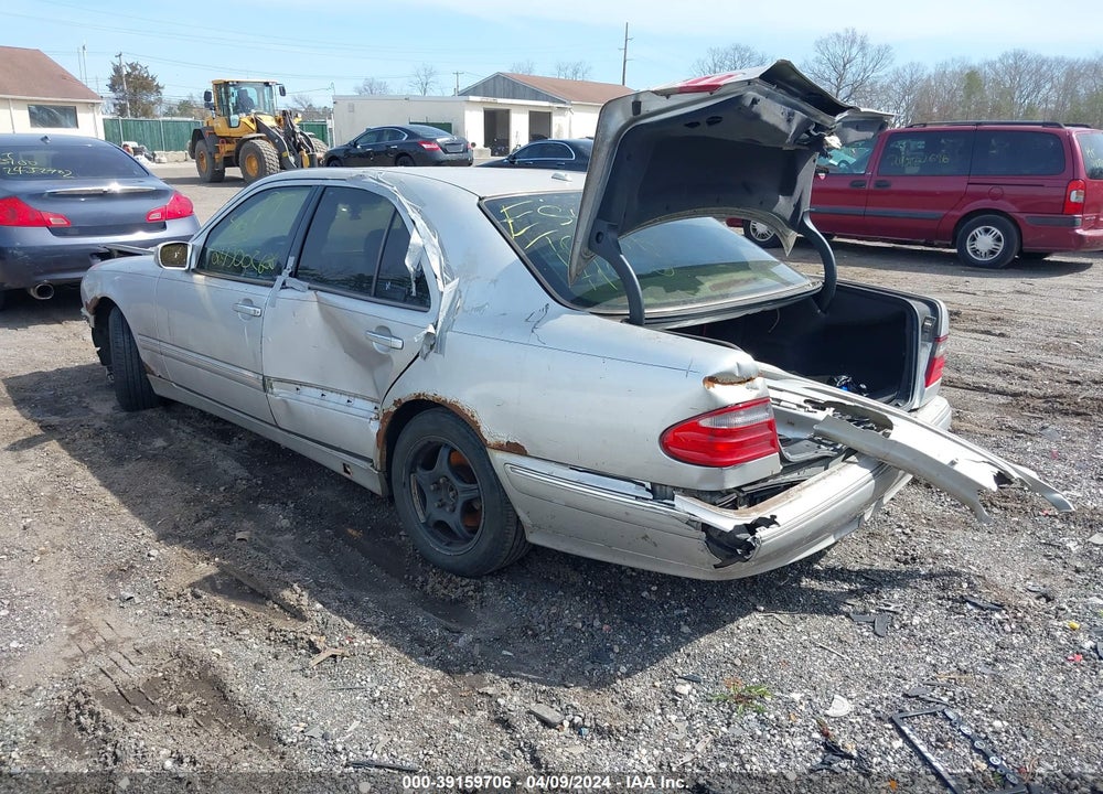 2000 MERCEDES-BENZ E 320 VIN: WDBJF65G3YA962129