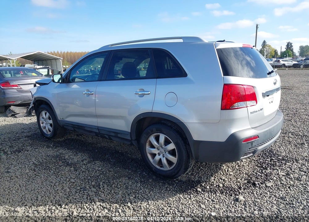 2013 KIA SORENTO LX VIN: 5XYKTCA65DG398472