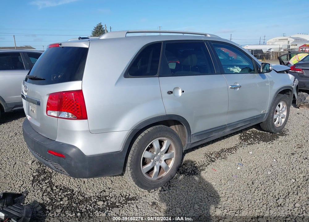2013 KIA SORENTO LX VIN: 5XYKTCA65DG398472