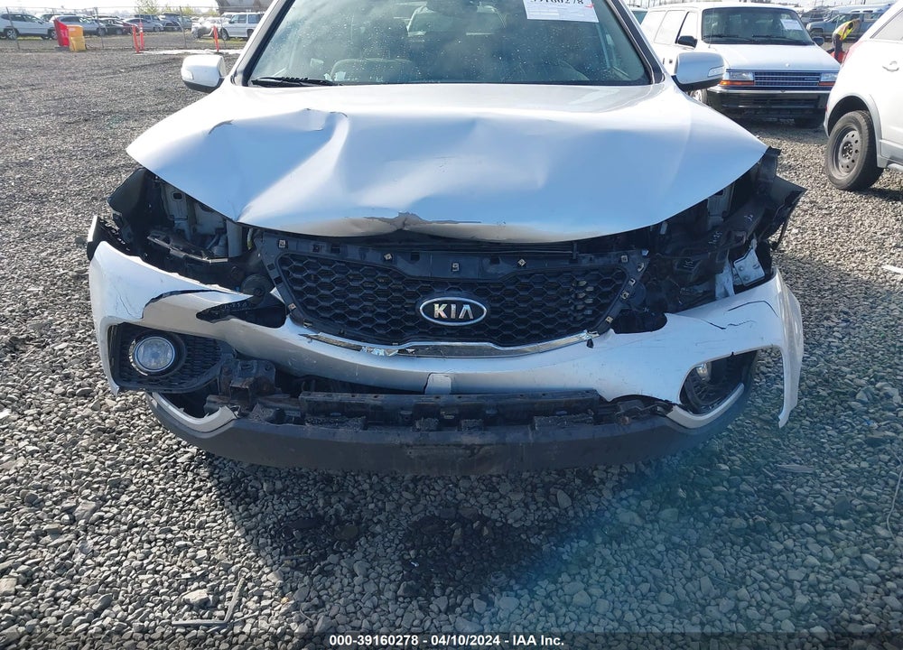 2013 KIA SORENTO LX VIN: 5XYKTCA65DG398472