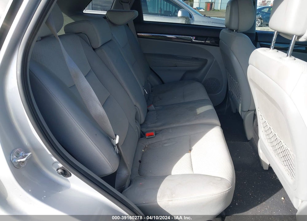 2013 KIA SORENTO LX VIN: 5XYKTCA65DG398472