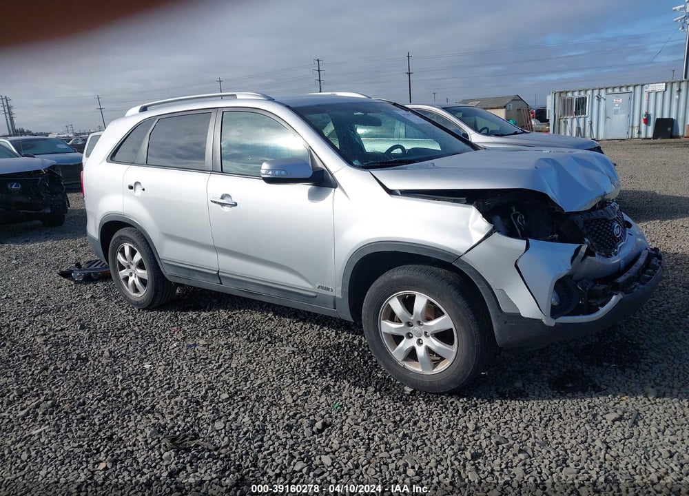 2013 KIA SORENTO LX VIN: 5XYKTCA65DG398472