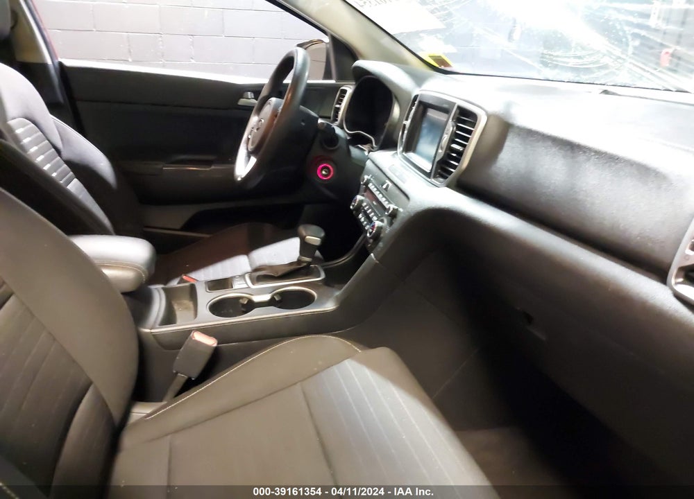 2018 KIA SPORTAGE LX VIN: KNDPMCAC1J7446387