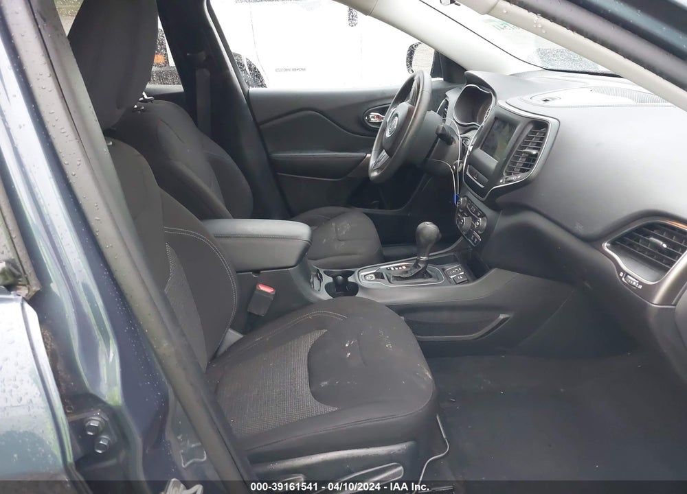 2020 JEEP CHEROKEE LATITUDE FWD VIN: 1C4PJLCB0LD571558