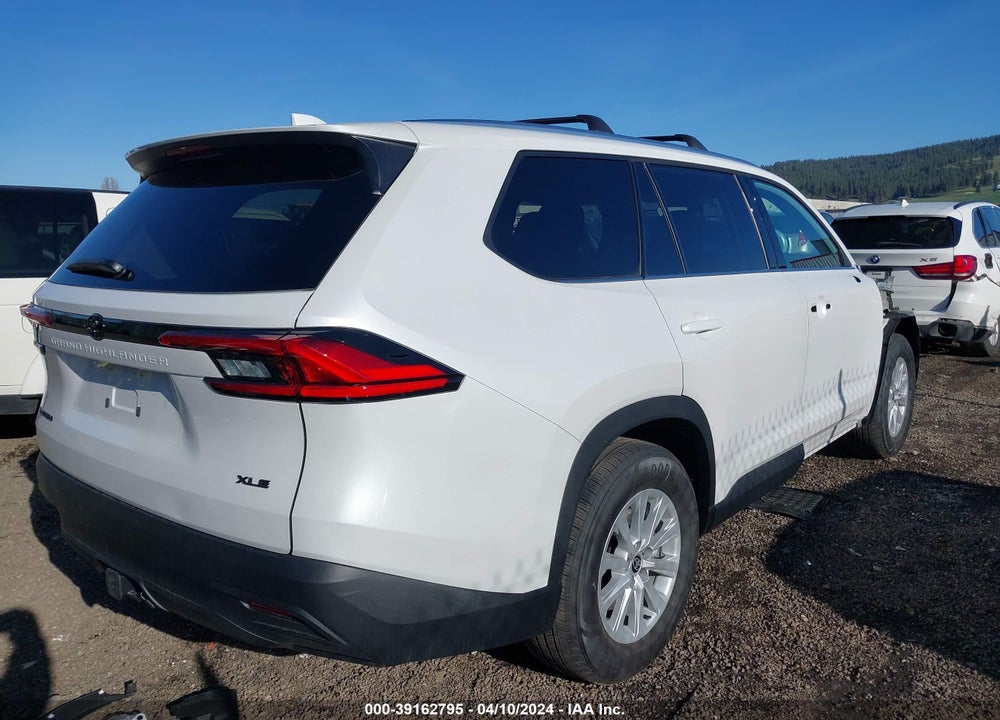 2024 TOYOTA GRAND HIGHLANDER HYBRID XLE VIN: 5TDACAB58RS011641