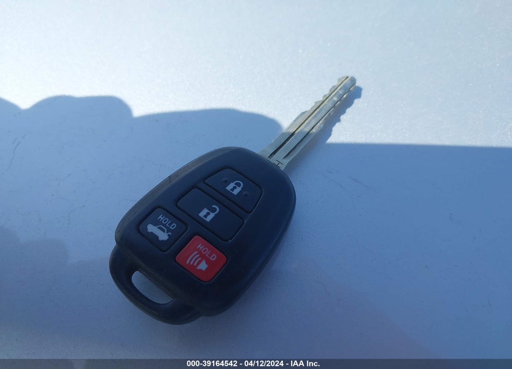 2019 TOYOTA COROLLA LE VIN: 5YFBURHE5KP891400