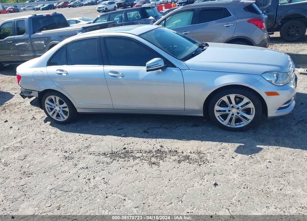 2014 MERCEDES-BENZ C 250 LUXURY/SPORT VIN: WDDGF4HB5EG246475
