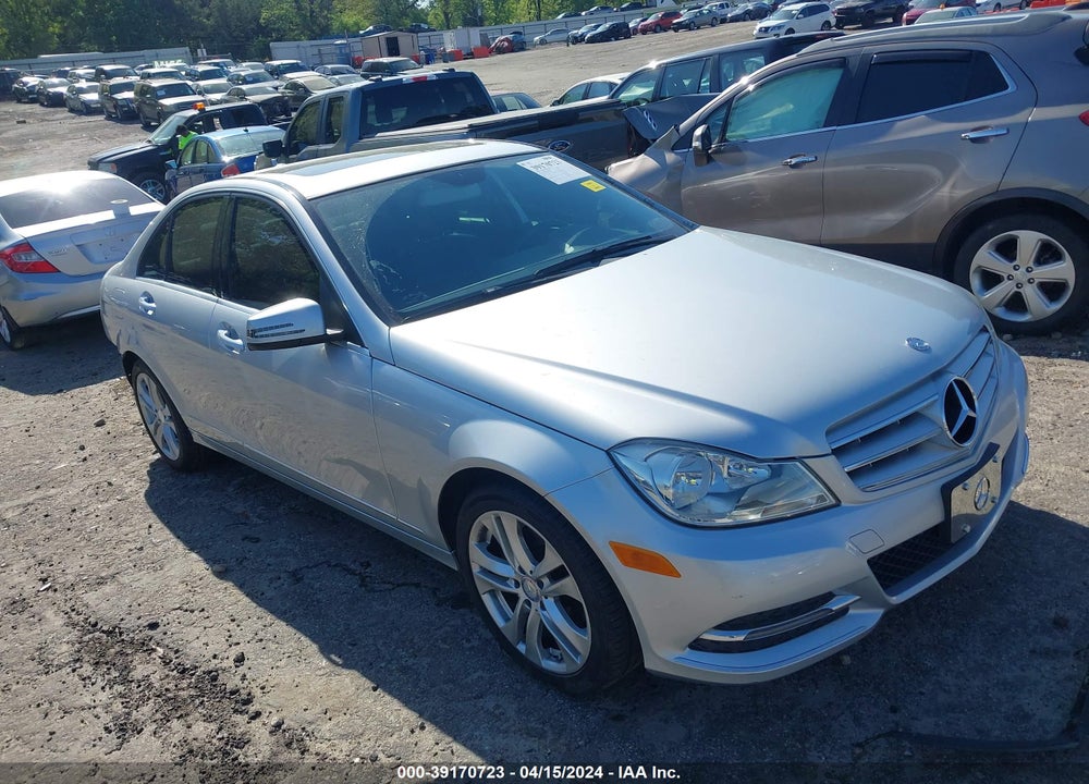 2014 MERCEDES-BENZ C 250 LUXURY/SPORT VIN: WDDGF4HB5EG246475