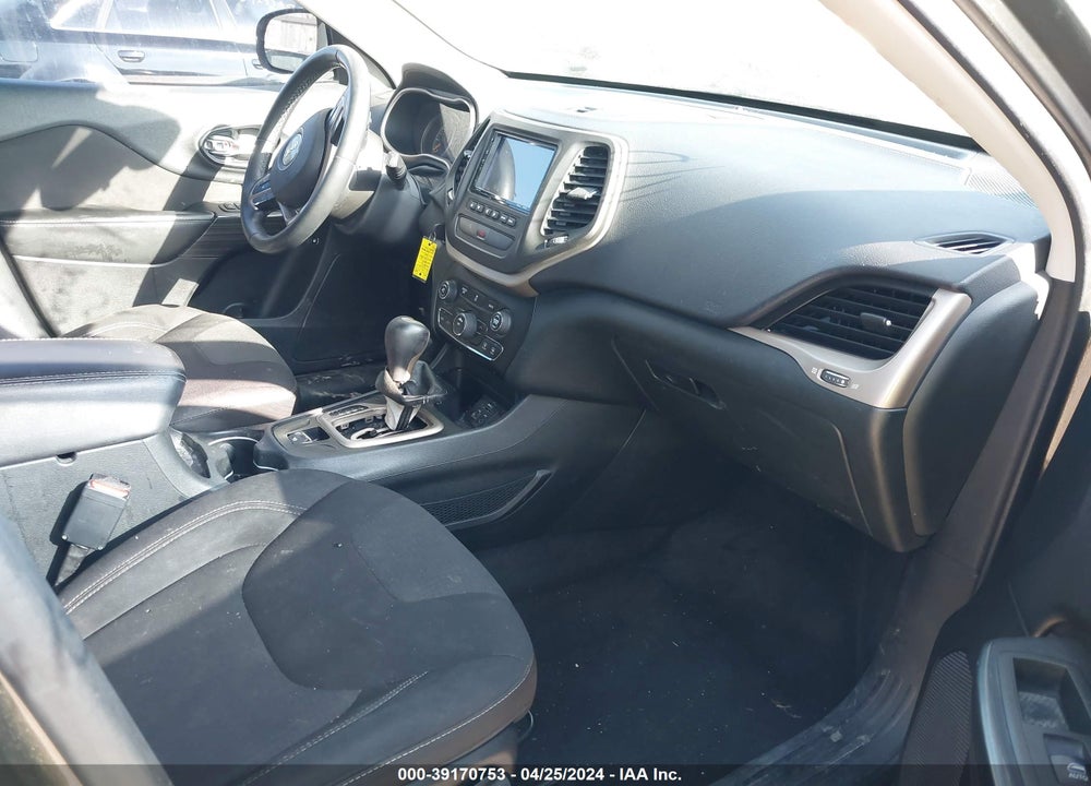 2015 JEEP CHEROKEE LATITUDE VIN: 1C4PJMCB8FW679537