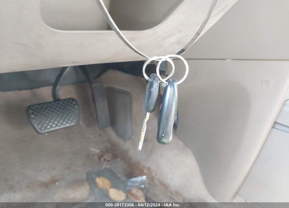 2005 SATURN ION 3 VIN: 1G8AL54F85Z169056