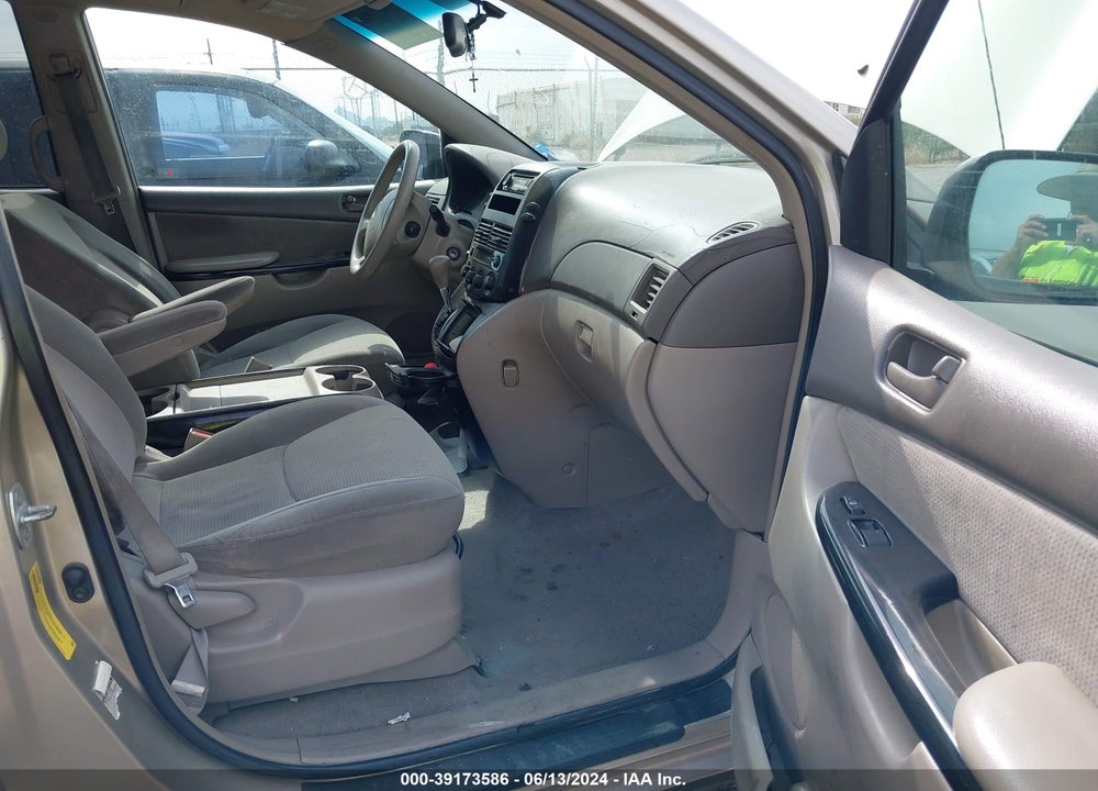 2004 TOYOTA SIENNA LE VIN: 5TDBA23C44S001422