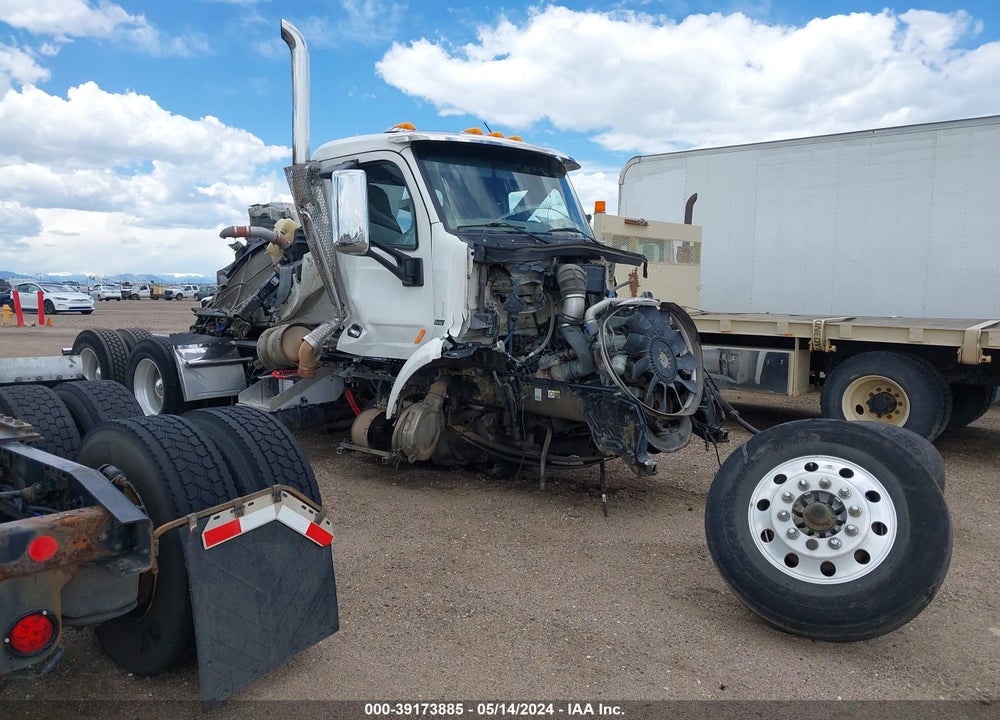 2018 PETERBILT 579 VIN: 1XPBDP9X7JD476714