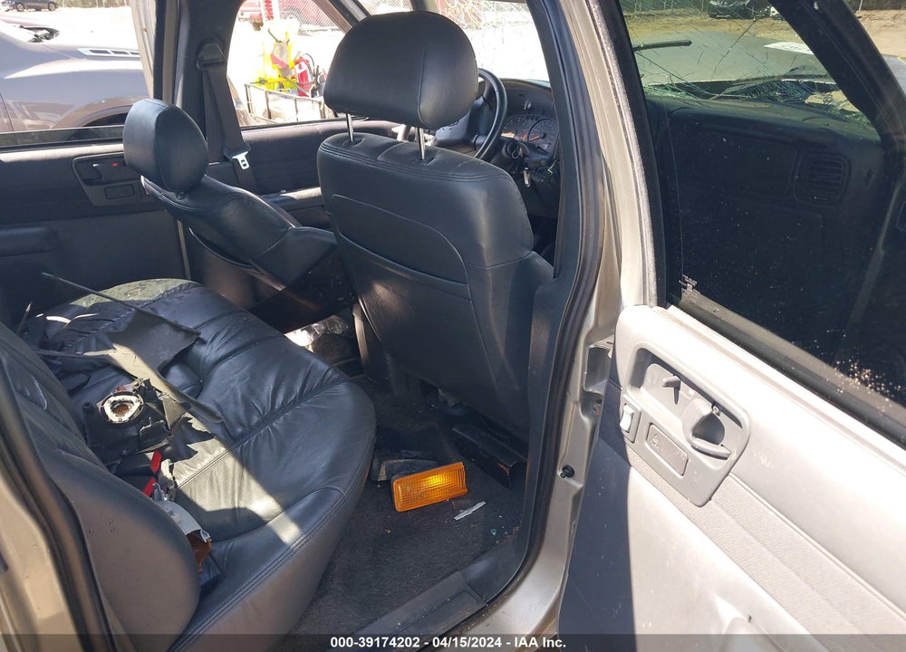 2004 CHEVROLET S-10 LS VIN: 1GCDT13X74K111419