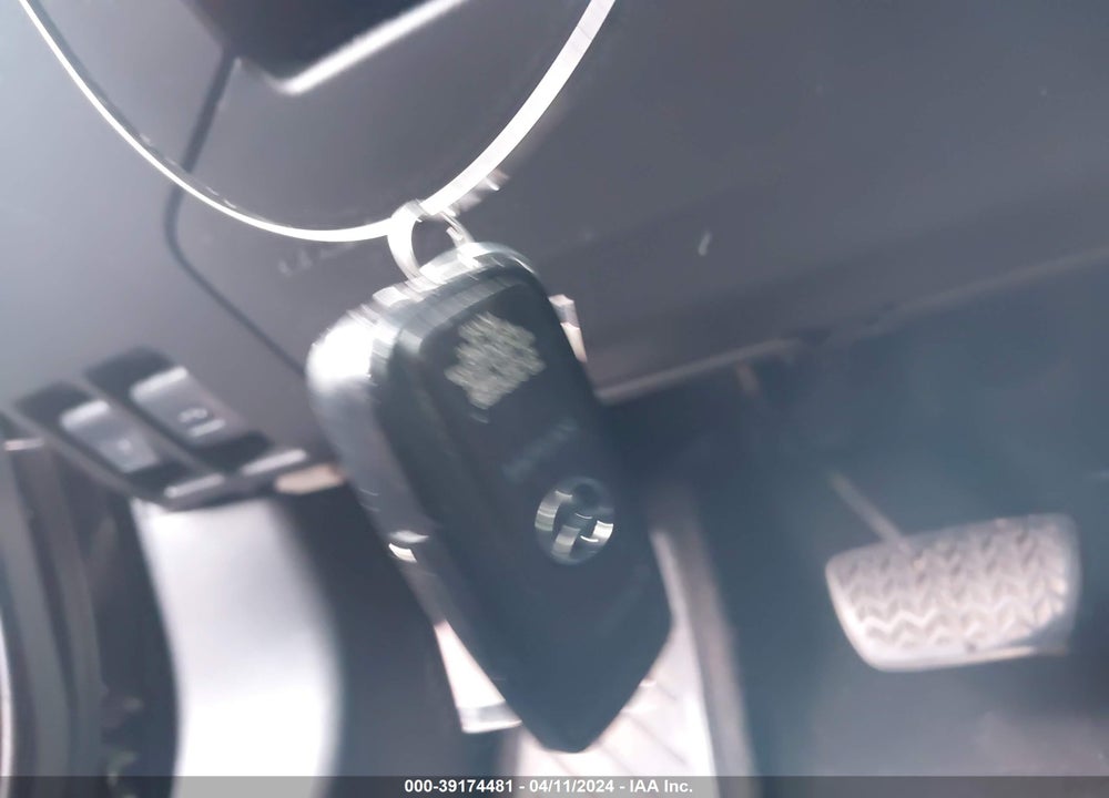 2020 TOYOTA RAV4 XLE VIN: JTMW1RFV7LJ021196