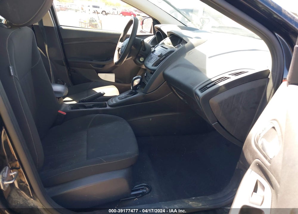2015 FORD FOCUS SE VIN: 1FADP3K24FL277017