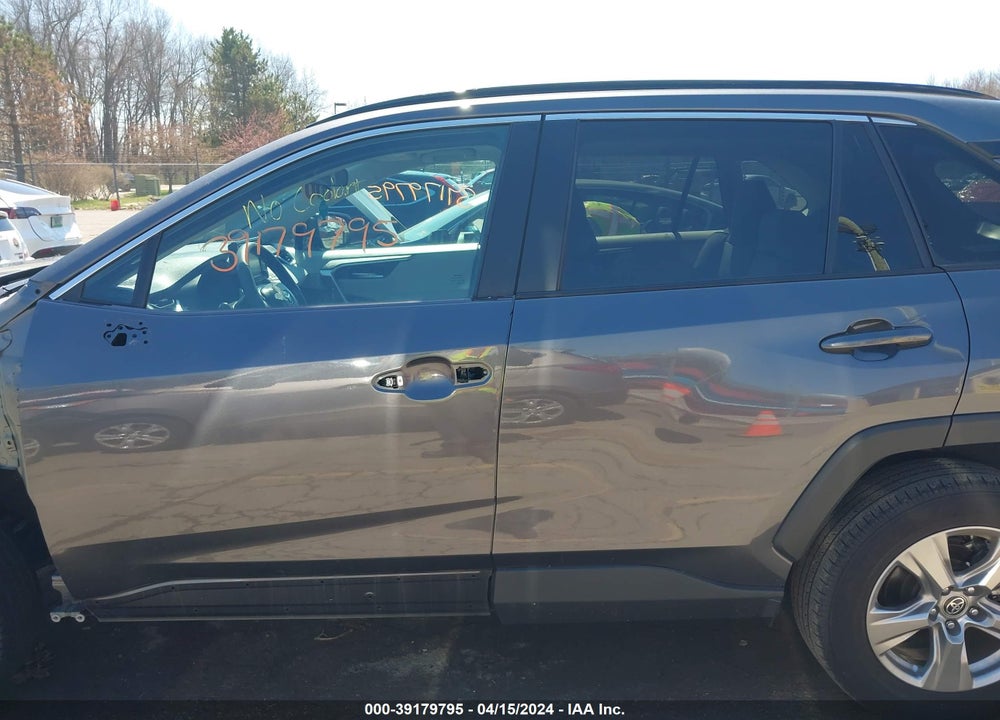 2022 TOYOTA RAV4 XLE VIN: 2T3P1RFV2NC287736