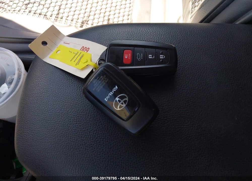2022 TOYOTA RAV4 XLE VIN: 2T3P1RFV2NC287736
