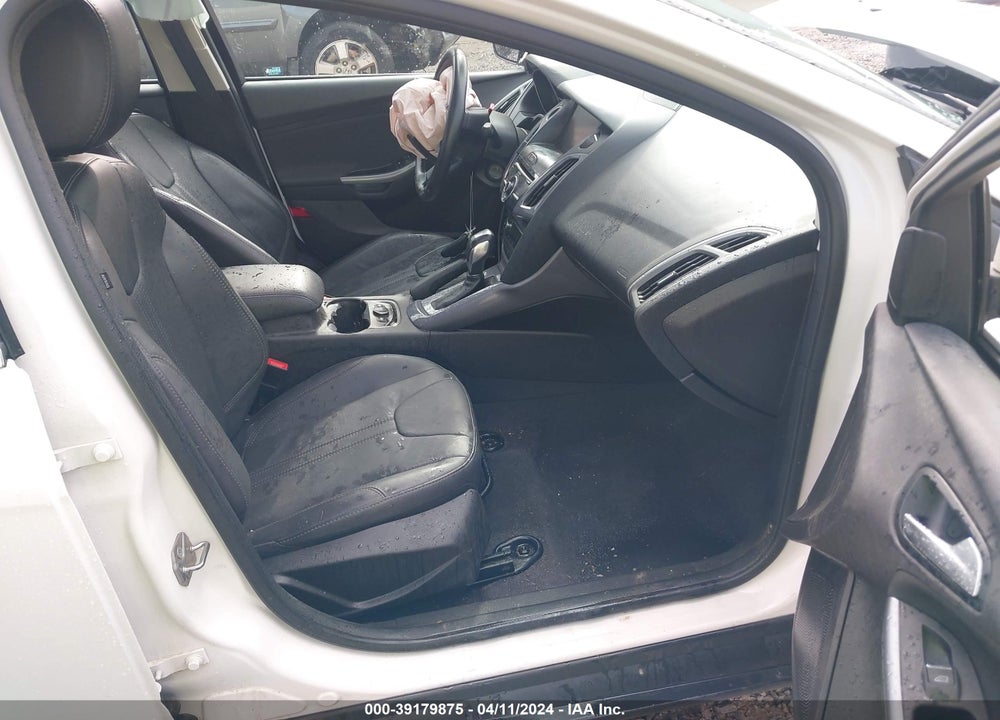 2014 FORD FOCUS TITANIUM VIN: 1FADP3J2XEL270136