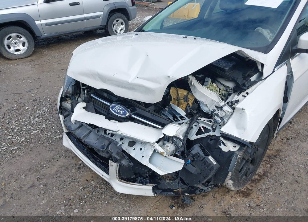 2014 FORD FOCUS TITANIUM VIN: 1FADP3J2XEL270136