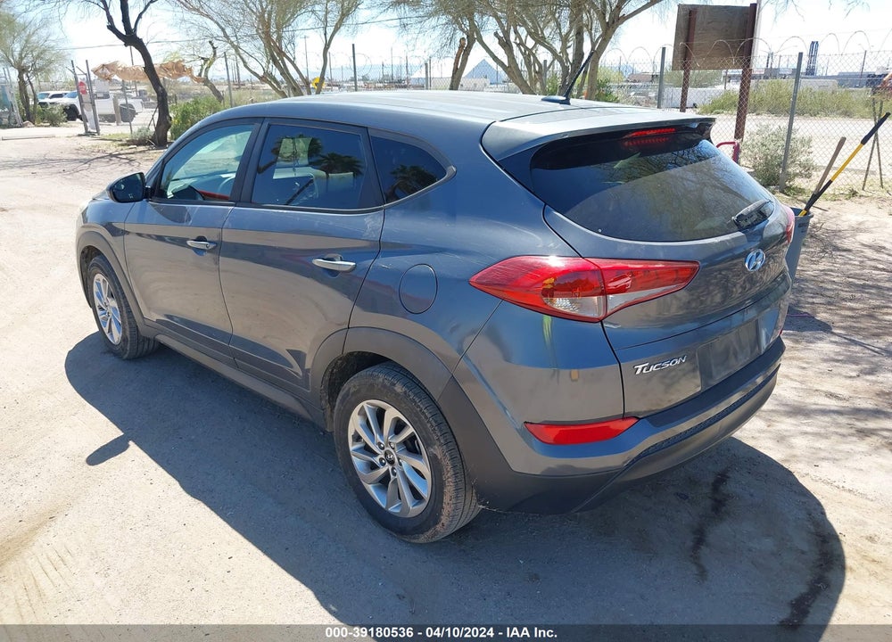2017 HYUNDAI TUCSON SE VIN: KM8J23A44HU454821