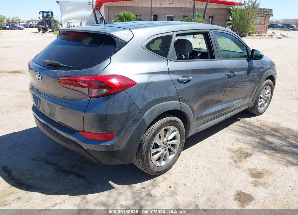 2017 HYUNDAI TUCSON SE VIN: KM8J23A44HU454821