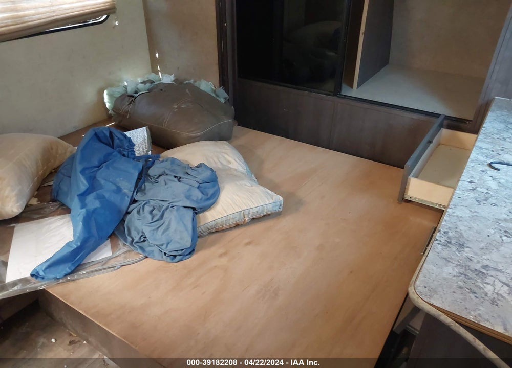 2016 FOREST RIVER RV SURVEYOR 33RETS VIN: 4X4TSVJ20GL028484