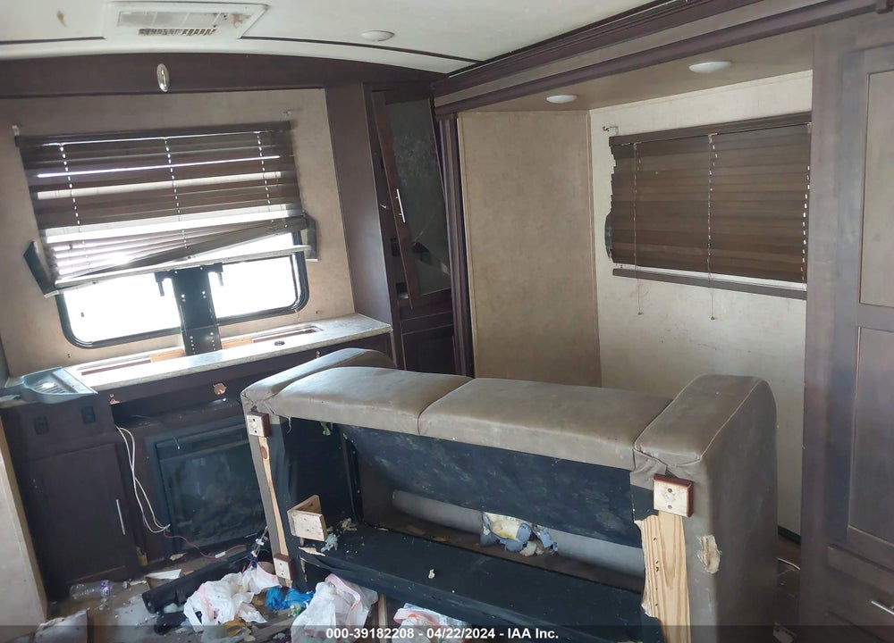 2016 FOREST RIVER RV SURVEYOR 33RETS VIN: 4X4TSVJ20GL028484