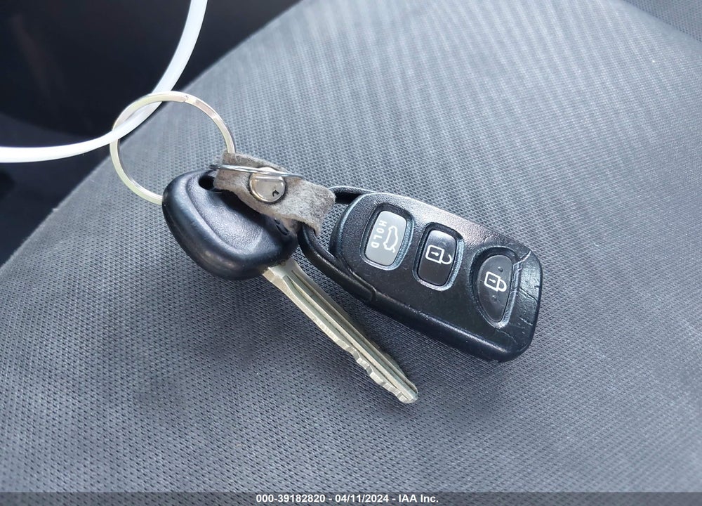 2011 HYUNDAI ELANTRA GLS VIN: 5NPDH4AE4BH056234