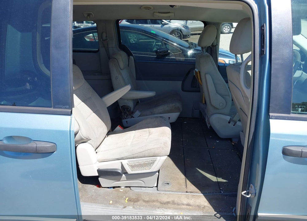 2008 CHRYSLER TOWN & COUNTRY LX VIN: 2A8HR44H08R142374