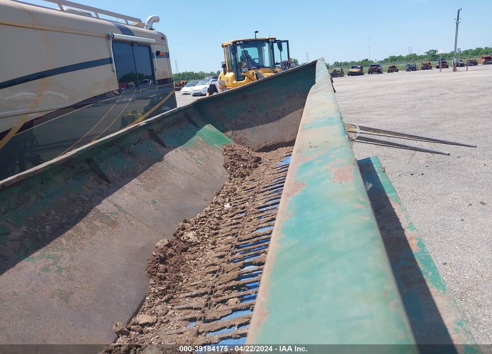 2017 UNKNOWN CHANDLER LITTER TRAILER VIN: FARMEQUIPMENT