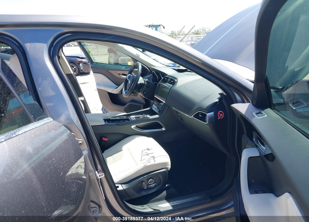 2019 JAGUAR F-PACE 25T PRESTIGE VIN: SADCK2FX7KA352078