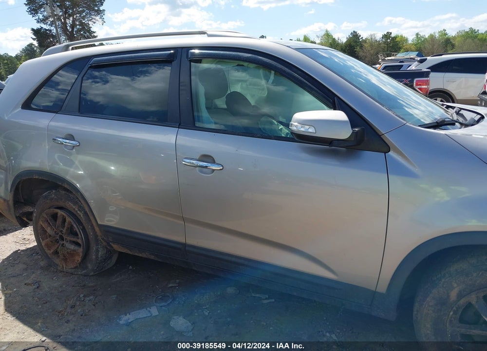 2015 KIA SORENTO LX VIN: 5XYKT3A61FG589891