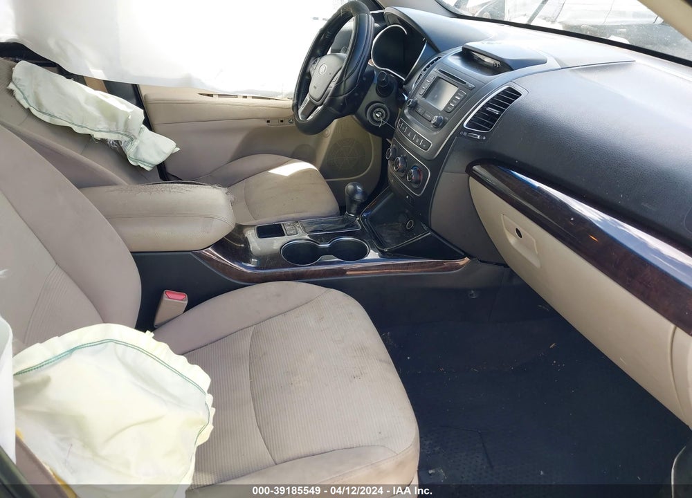2015 KIA SORENTO LX VIN: 5XYKT3A61FG589891