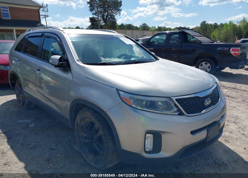 2015 KIA SORENTO LX VIN: 5XYKT3A61FG589891