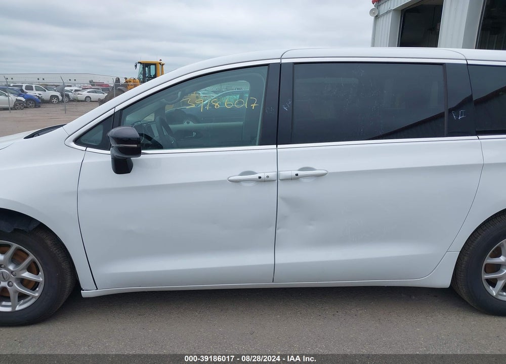 2024 CHRYSLER PACIFICA TOURING L VIN: 2C4RC1BG4RR116352