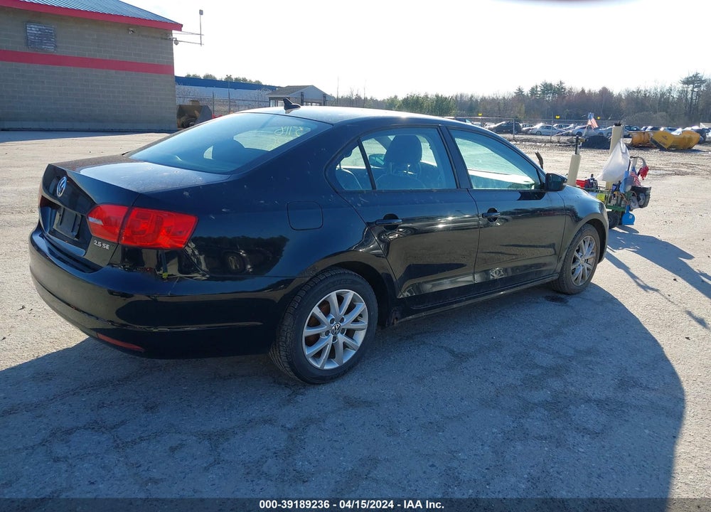 2011 VOLKSWAGEN JETTA 2.5L SE VIN: 3VWDZ7AJ7BM320579