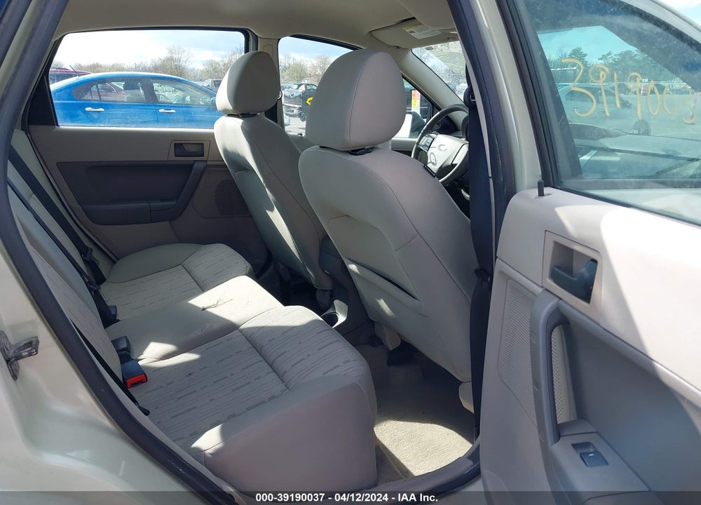 2011 FORD FOCUS SE VIN: 1FAHP3FN0BW165829