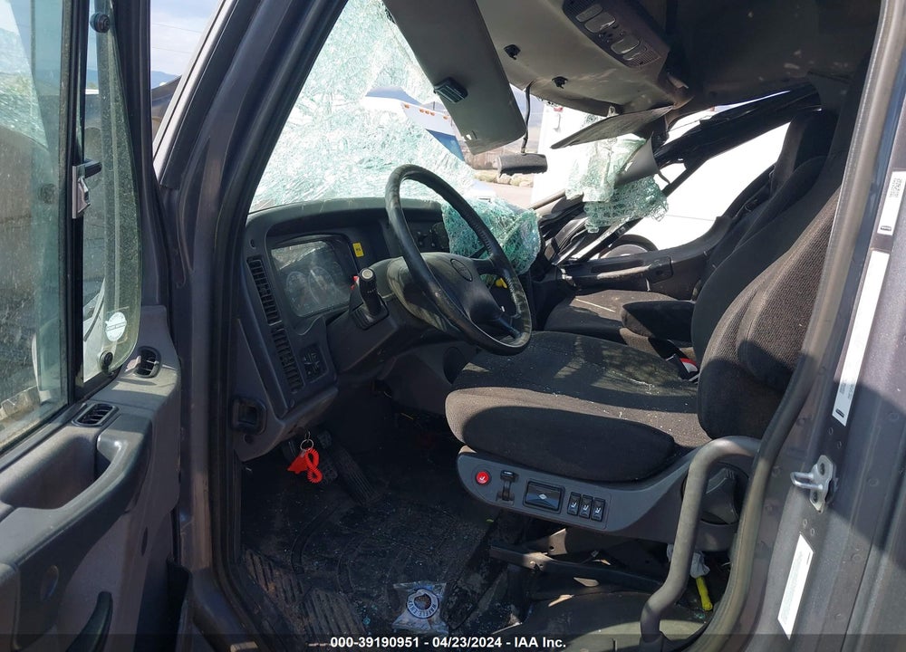 2018 FREIGHTLINER M2 106 VIN: 1FVACXFC6JHJZ9682