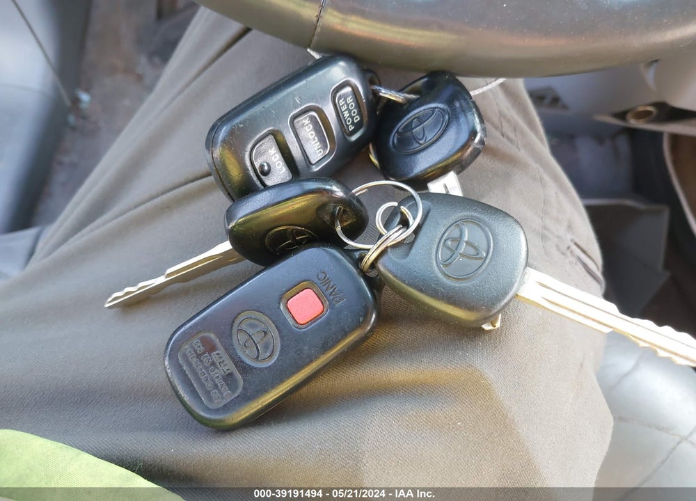 2000 TOYOTA SIENNA XLE VIN: 4T3ZF13C4YU252634