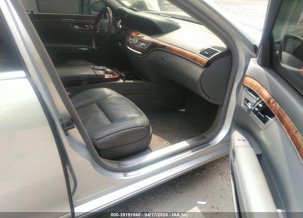 2007 MERCEDES-BENZ S 550 VIN: WDDNG71X57A057956