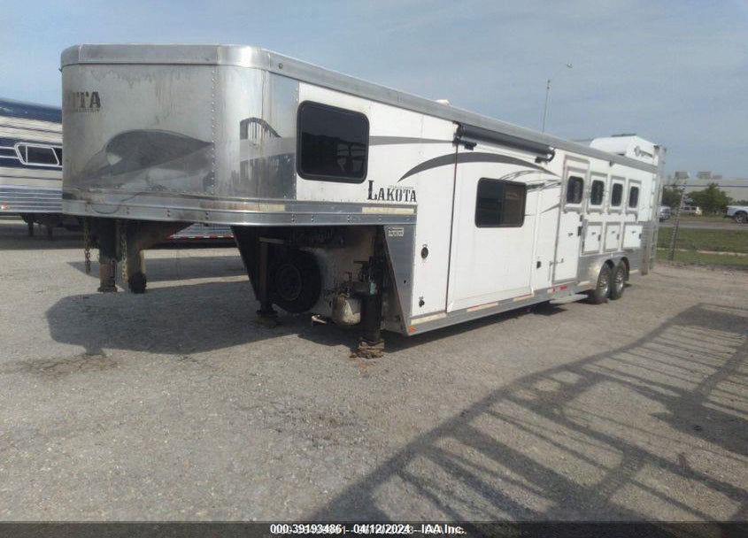 2016 TRAILER LAKOTA GOOSENECK HORSE VIN: 58JGX4H2XG1000846
