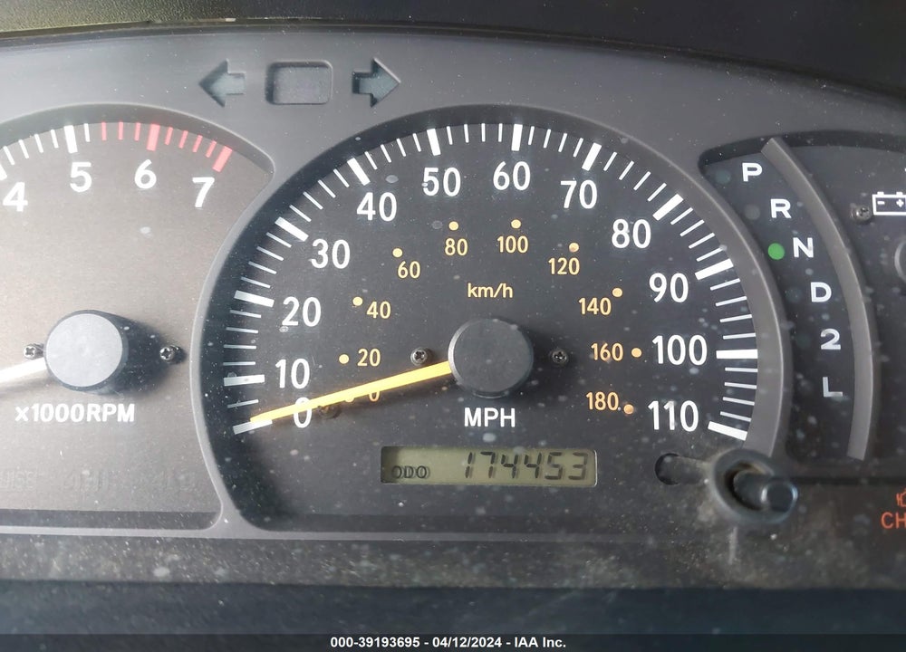 2000 TOYOTA TUNDRA SR5 V8 VIN: 5TBBT4417YS074396