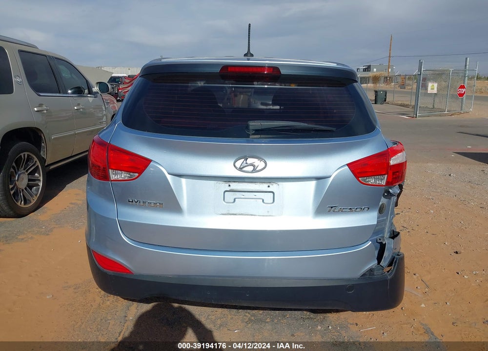 2010 HYUNDAI TUCSON GLS VIN: KM8JT3ACXAU064400