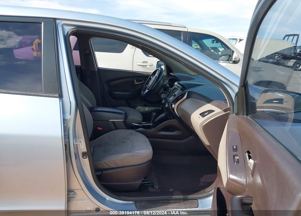 2010 HYUNDAI TUCSON GLS VIN: KM8JT3ACXAU064400