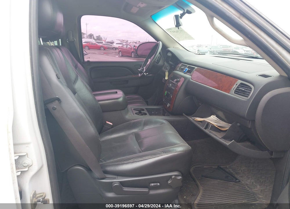 2011 CHEVROLET TAHOE LT VIN: 1GNSCBE01BR146546