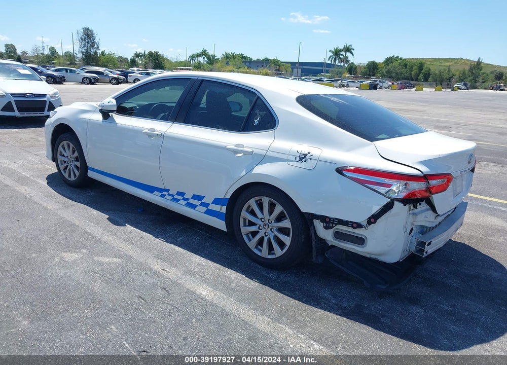 2018 TOYOTA CAMRY LE VIN: JTNB11HK0J3015272