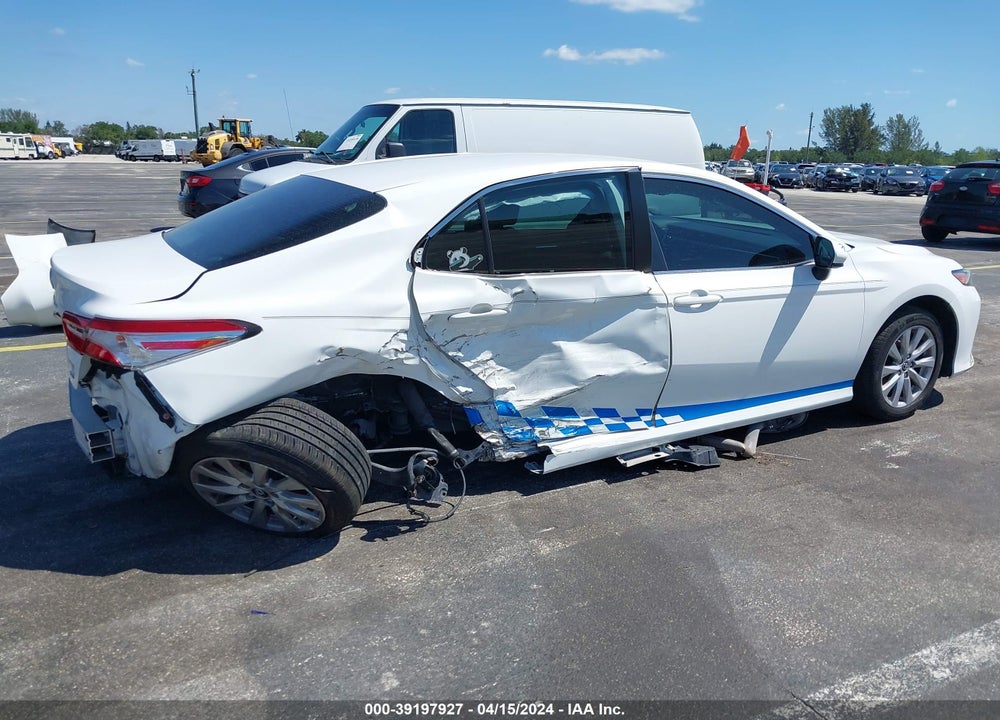 2018 TOYOTA CAMRY LE VIN: JTNB11HK0J3015272