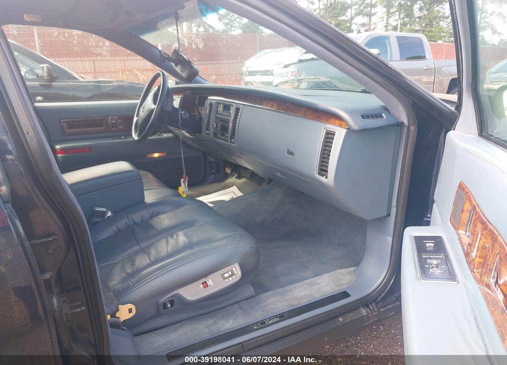 1996 FLEETWOOD CADILLAC  BROUGHAM VIN: 1G6DW52P0TR711840